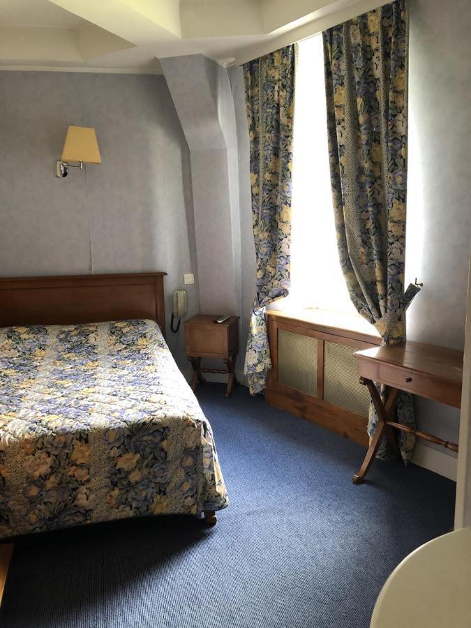 Hotel Le Cabouillet LʼIsle-Adam Zewnętrze zdjęcie